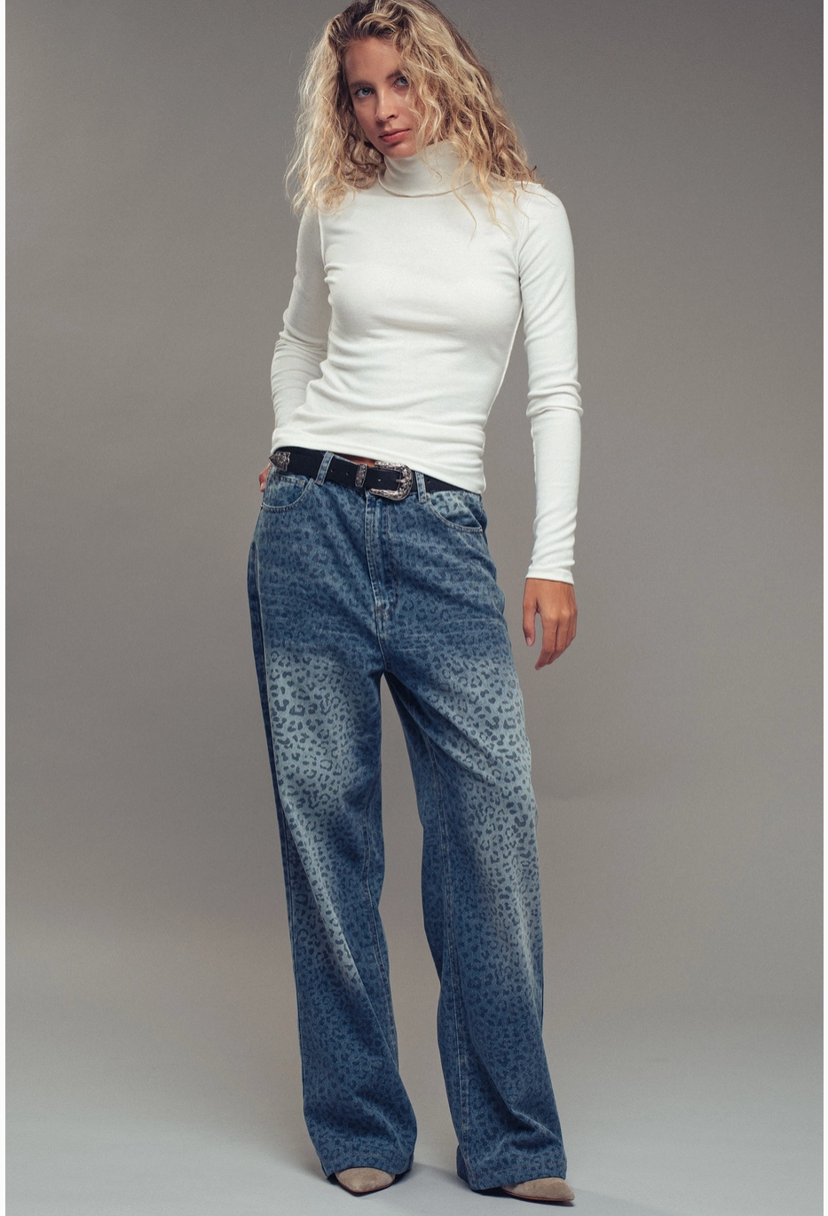 Contrast Seam Turtleneck Knit Top in Ivory