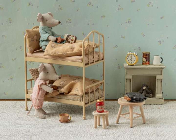 Off White Fireplace, Mouse