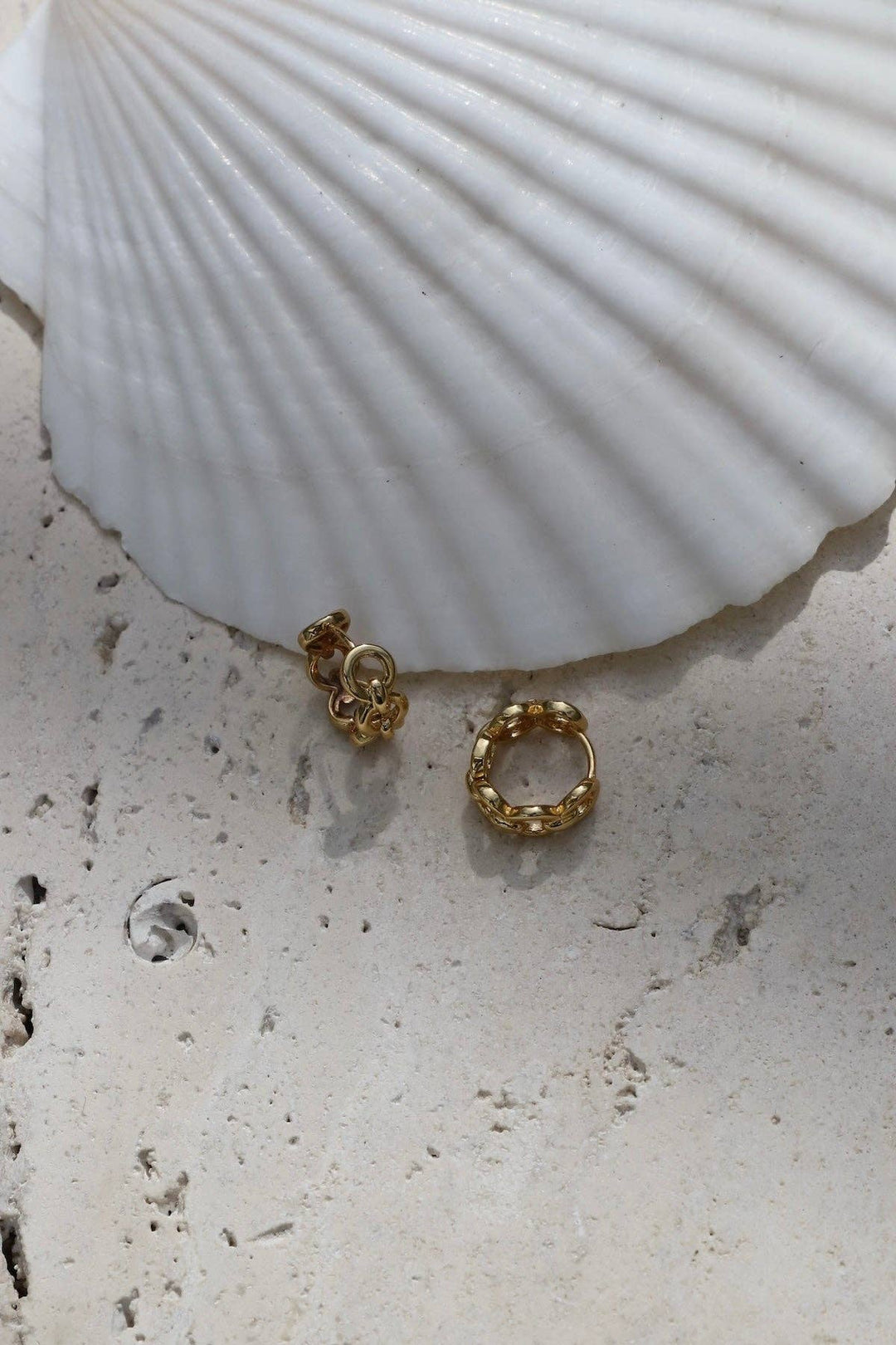 Chain Link Huggies in Gold