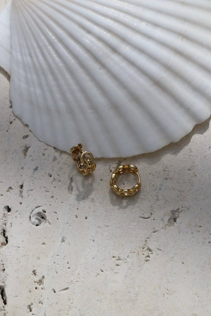 Chain Link Huggies in Gold