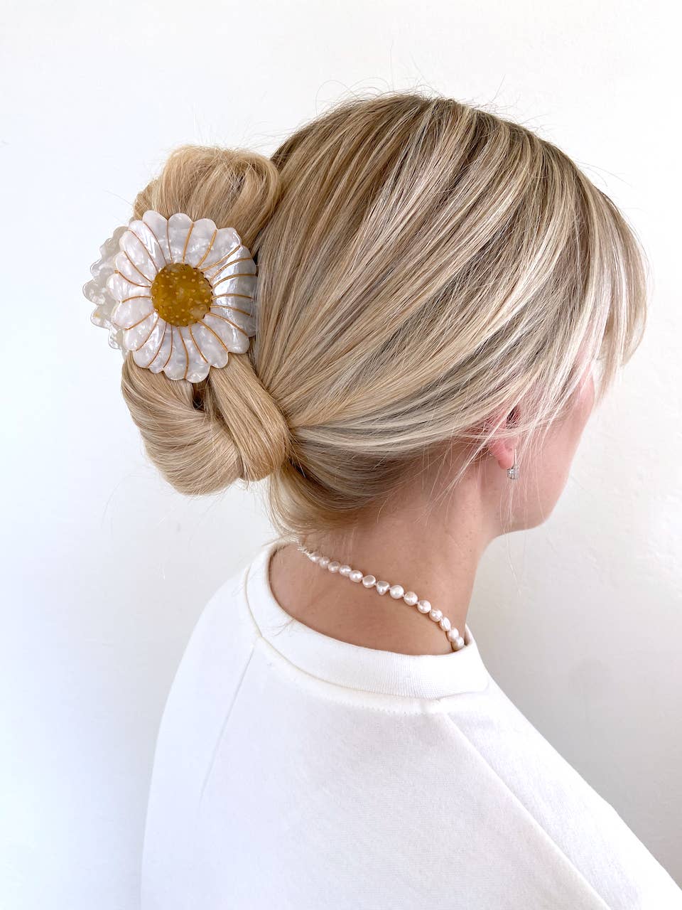 Daisy Flower Claw Hair Clip | Solar Eclipse