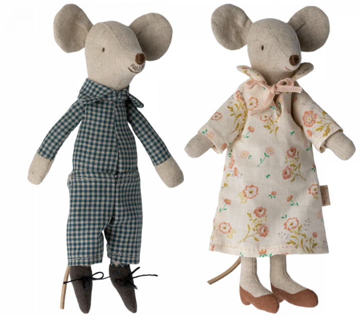 Grandma & Grandpa Mice in Cigarbox