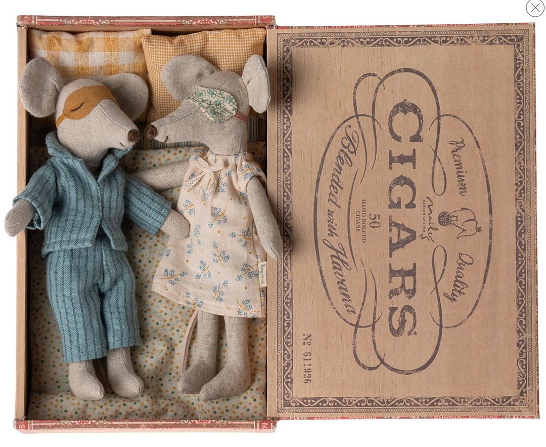 Mum & Dad Mouse in Cigar Box