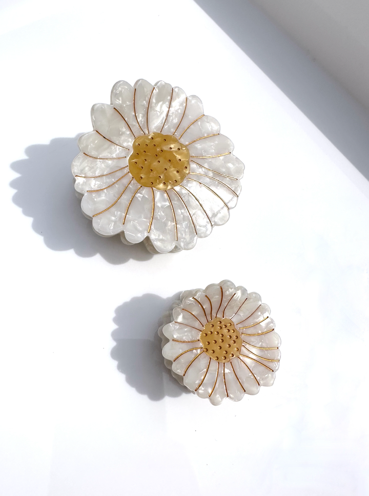 Mini Daisy Claw Hair Clip | Solar Eclipse