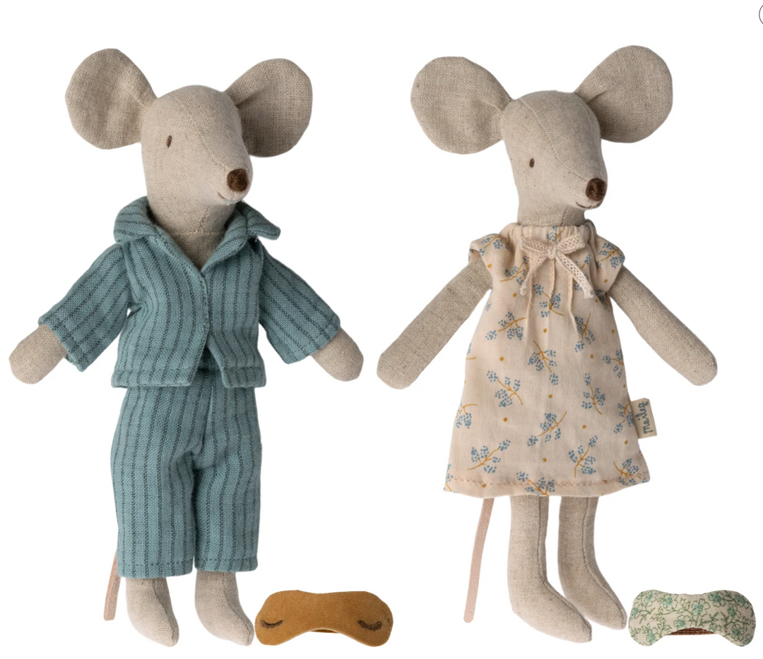 Mum & Dad Mouse in Cigar Box