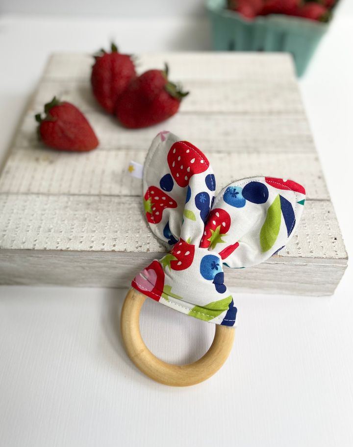 Summer Berries Crinkle teether | Port & Starbird