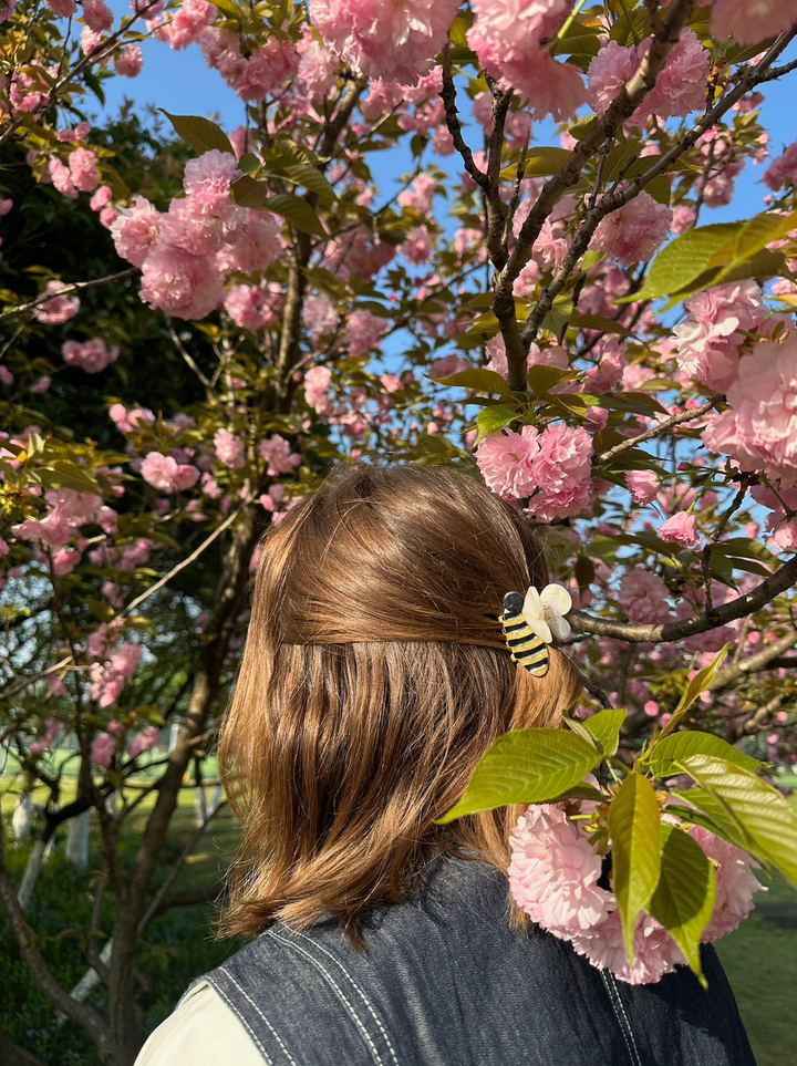 Mini Bee Claw Hair Clip | Solar Eclipse